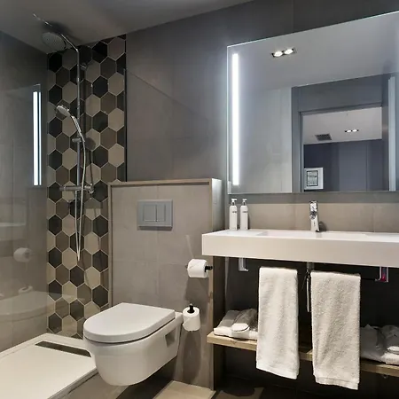 Upper Diagonal Hotel