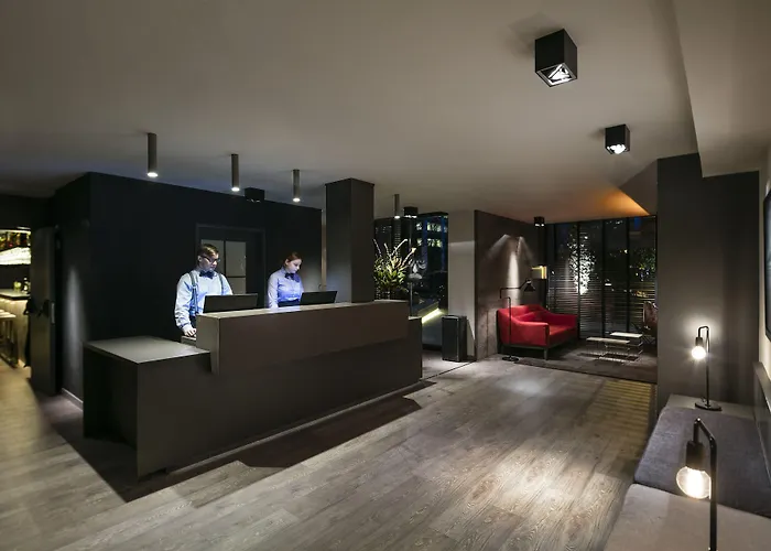 Upper Diagonal Hotel