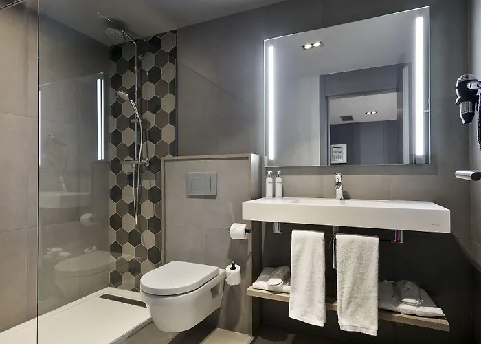 Upper Diagonal Hotel