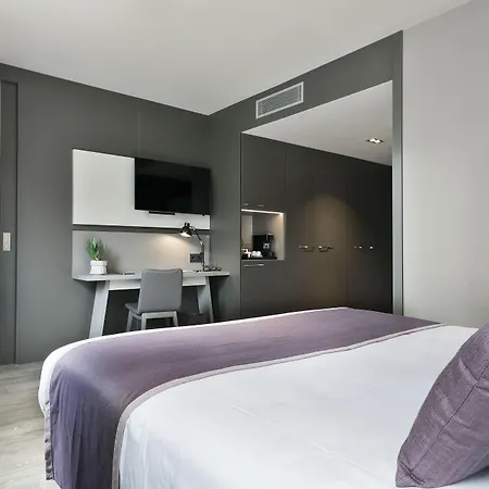 Upper Diagonal Hotel